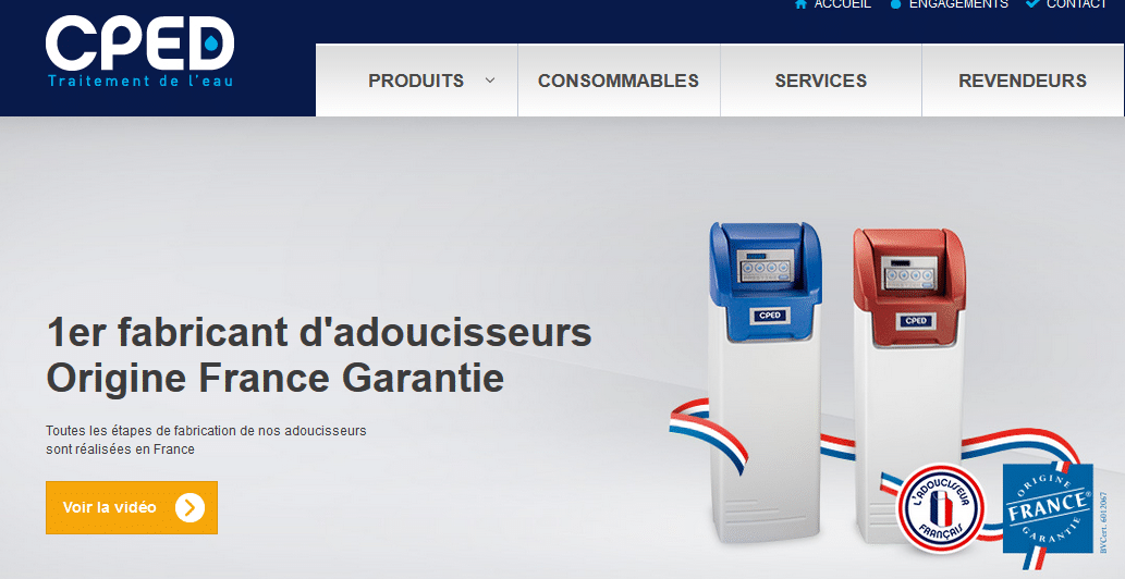 Gros plan sur CPED, spécialisé dans le traitement de l'eau.