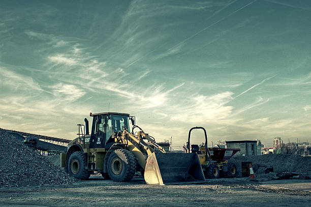 Gros engin chantier sur terrain en construction